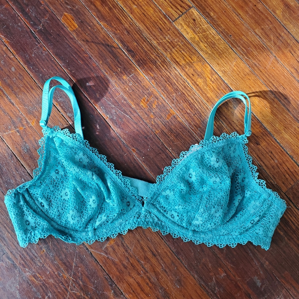 NEW Victoria's Secret Seafoam Green Lace Underwire Bra Women's Size Medium